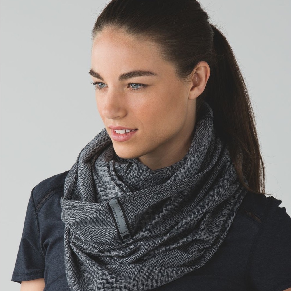 Lululemon Herringbone Vinyasa Scarf Reflective Logo Tab